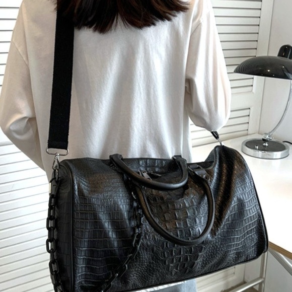 High end faux leather weekender travel bag - Picture 4 of 7